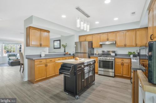 8854 Eagle Rock Ln, Springfield VA  22153-1727 exterior