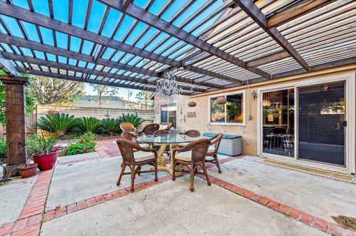 2 Emperor, Irvine CA 92604-1918 exterior