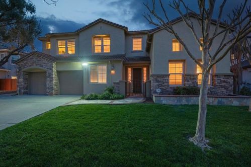 130 Tarragon Ave, Morgan Hill, CA 95037-2523