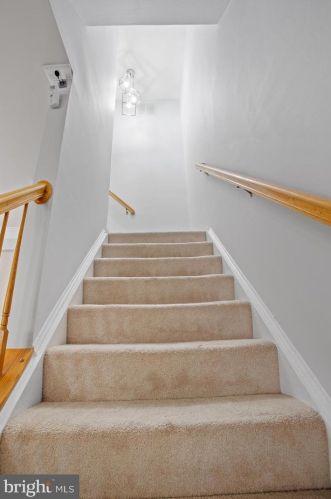 6724 Emmanuel Ct, Gainesville VA  20155-1492 exterior