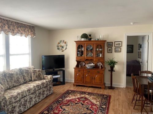 8 Park Ave, Plainville CT  06062-3223 exterior