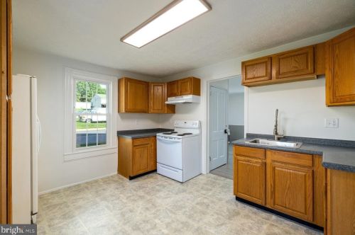 223 High St, Woodstock, VA 22664-1734