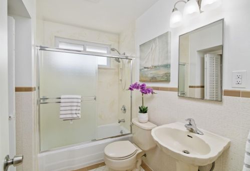 1570 Claremont Dr, San Bruno CA  94066-2708 exterior