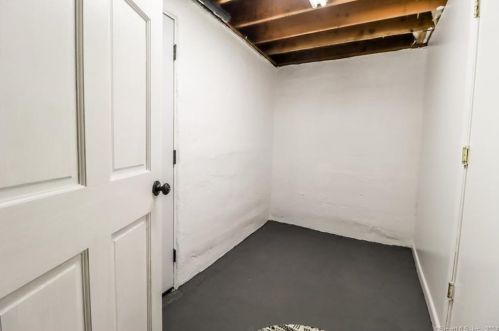 75 Candle Hill Rd, Danbury CT  06812-2412 exterior