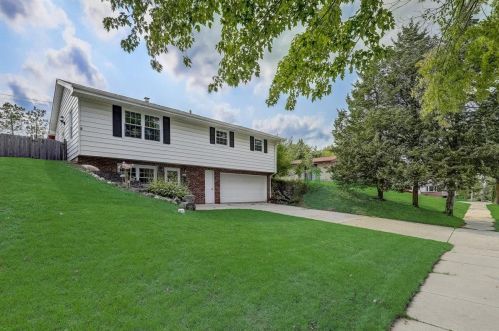 1938 Woodlawn Ave, West Bend, WI 53090-1532