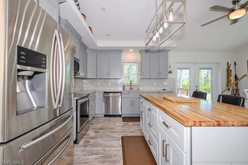 3633 Mango St, Saint James City FL  33956-2553 exterior