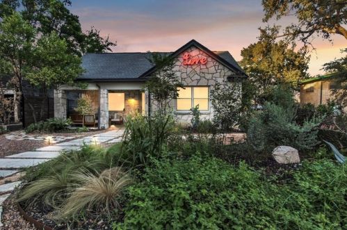 1302 13th St, Austin TX  78702-1126 exterior