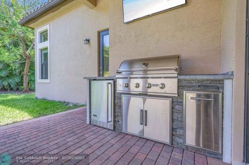 8178 Hutchinson Ct, Delray Beach FL  33446-5679 exterior