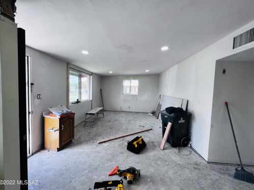 2924 Venice Ave, Tucson, AZ 85712-1623