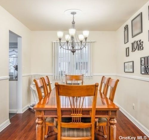 23 Oneida St, Deer Park NY  11729-3537 exterior