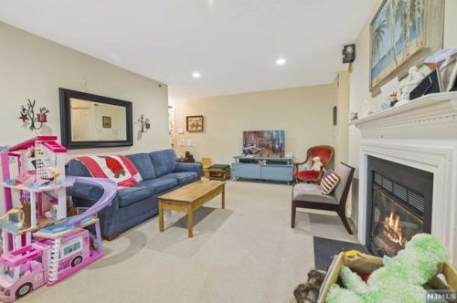 1212 Faulkner Ct, Mahwah NJ  07430-3481 exterior