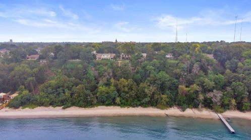 4101 Lk Dr, Milwaukee WI 53211-1720 exterior