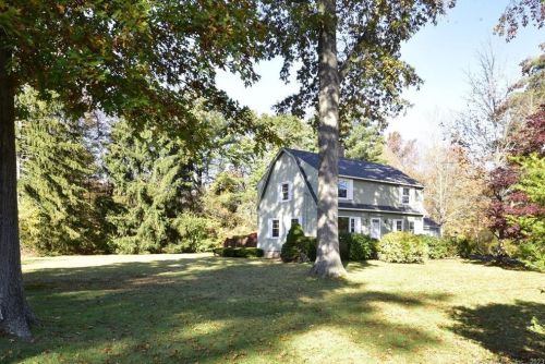 41 Cold Spring Dr, Bloomfield, CT 06002-2117