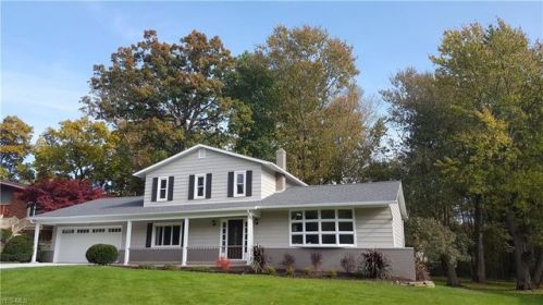 4495 Country Club Ln, Cuyahoga Falls, OH 44224-1119