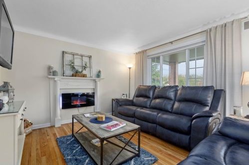 210 Woodlawn Dr, Trafford, PA 15085-1233