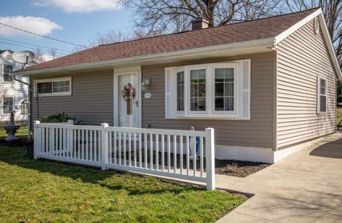 554 Lyle Dr, Hermitage, PA 16148-1628