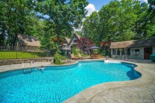243 Smithtown Rd, Fishkill, NY 12524-2437