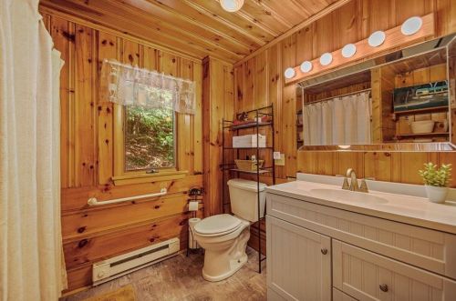 44 Roberts Cove Rd, Wakefield NH  03872-4741 exterior