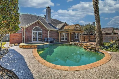 1435 Juniper Ln, Taylor Lake Village, TX 77586-4543
