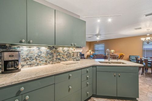 187 Camino Del Rio, Fort Pierce FL  34952-7931 exterior
