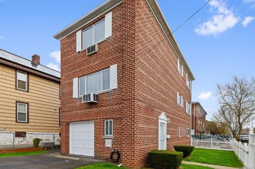 952 Vincent Ave, Bronx, NY 10465-1620