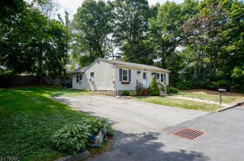 37 Glen Dr, West Milford Lakes, NJ 07480-4553