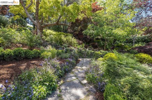 61 Calvert Ct, Oakland CA 94611-3436 exterior