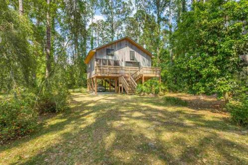 103 River Dr, Ochlockonee Bay, FL 32346-2528