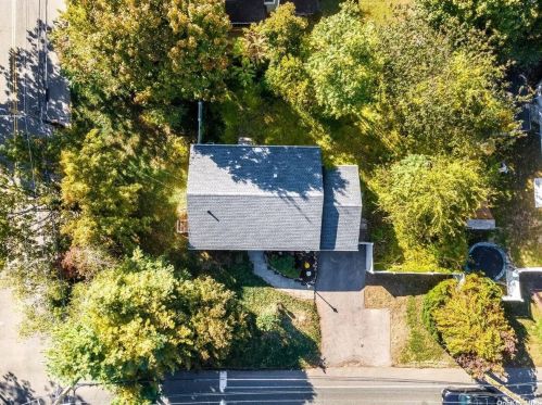 812 Larkfield Rd, Elwood NY  11731-6503 exterior