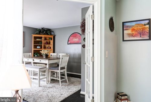 1046 Country Hill Dr, Harrisburg PA  17111-4655 exterior