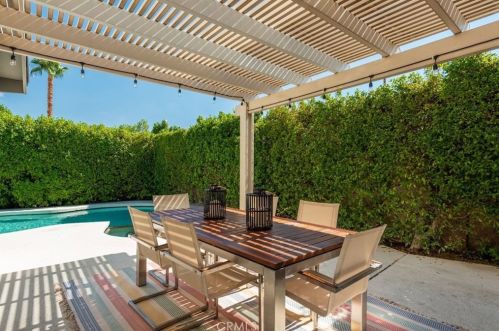 3670 Mesquite Ave, Palm Springs CA  92264-3400 exterior