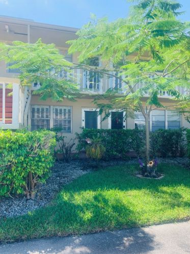 120 Berkshire F, West Palm Beach, FL 33417-2139