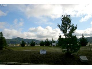 376 Bentgrass Ct, Sutherlin, OR 97479-8809