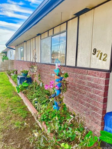 9712 Guinida Ln, Anaheim, CA 92804-5335