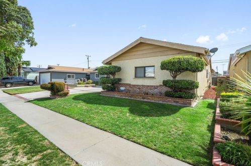11434 206th St, Lakewood, CA 90715-1205
