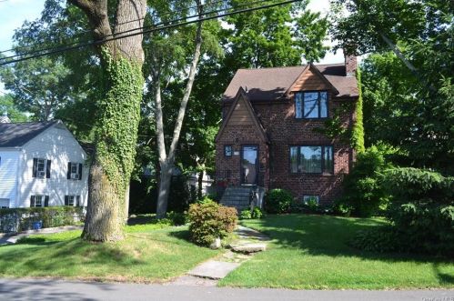 589 Ridgeway, White Plains NY  10605-4316 exterior