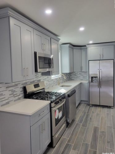 118-12 203rd St, Jamaica, NY 11412-3423