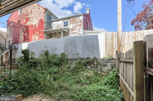 319 Lemon St, Lancaster PA  17603-2917 exterior