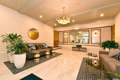 90 Schenck Ave, Great Neck NY  11021-3643 exterior