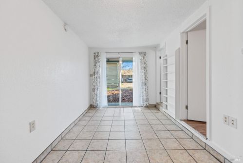120 Thomas St, Ukiah CA  95482-5822 exterior