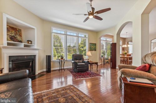 8373 Pedigrue Ct, Gainesville VA  20155-3240 exterior