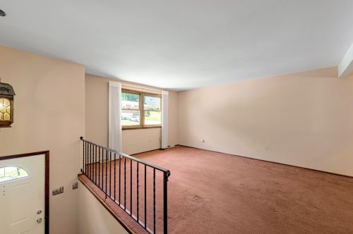 226 Cool Springs Rd, Mckeesport, PA 15131-2004
