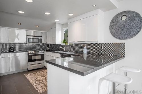 377 Longden Ln, Solana Beach CA  92075-2381 exterior