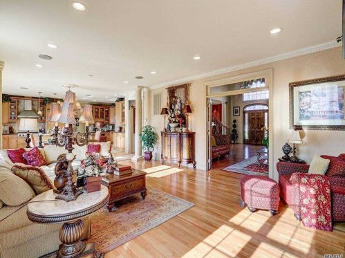 122 Fig Dr, Huntington Station, NY 11746-5657