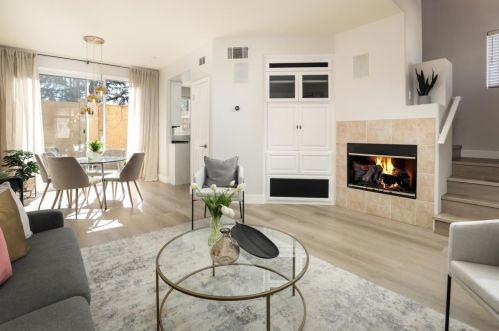 425 Nicholas Dr, Mountain View, CA 94043-5283