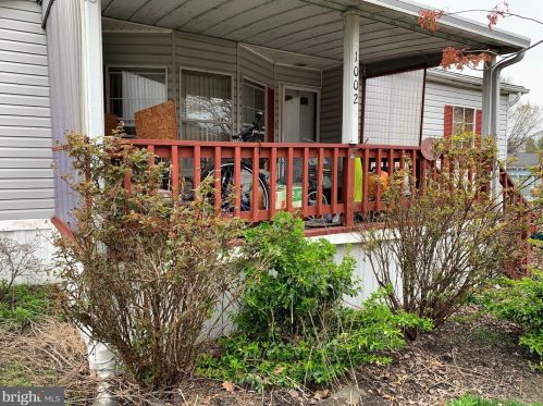 1002 Redwood Dr, Breinigsville PA  18031-1627 exterior