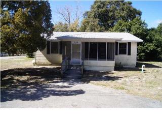 501 4th St, Carrabelle, FL 32322-2252