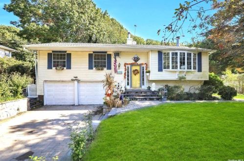 54 Lolly Ln, South Setauket, NY 11720-3834