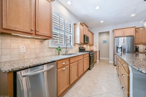 16157 Camden Lakes Cir, Naples FL  34110-2880 exterior