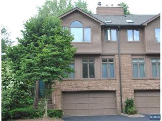 42 Lakeview Dr, Westwood NJ  07675-7065 exterior